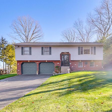 Pool, Deck And Grill Spacious Apt In Naugatuck! Apartment Bagian luar foto