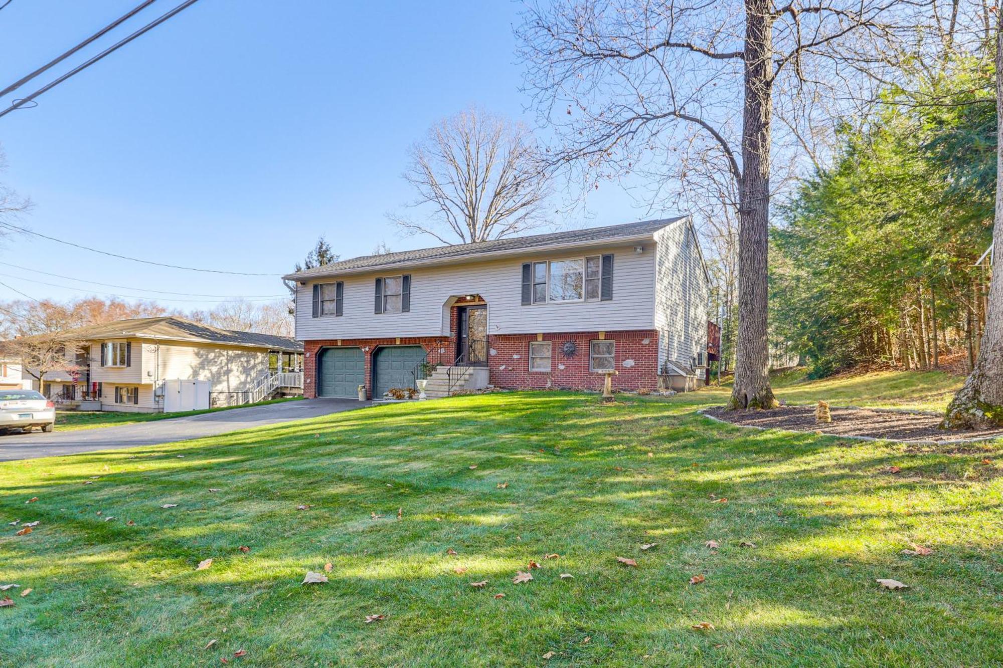 Pool, Deck And Grill Spacious Apt In Naugatuck! Apartment Bagian luar foto