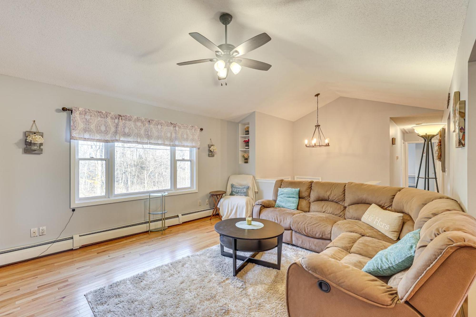 Pool, Deck And Grill Spacious Apt In Naugatuck! Apartment Bagian luar foto